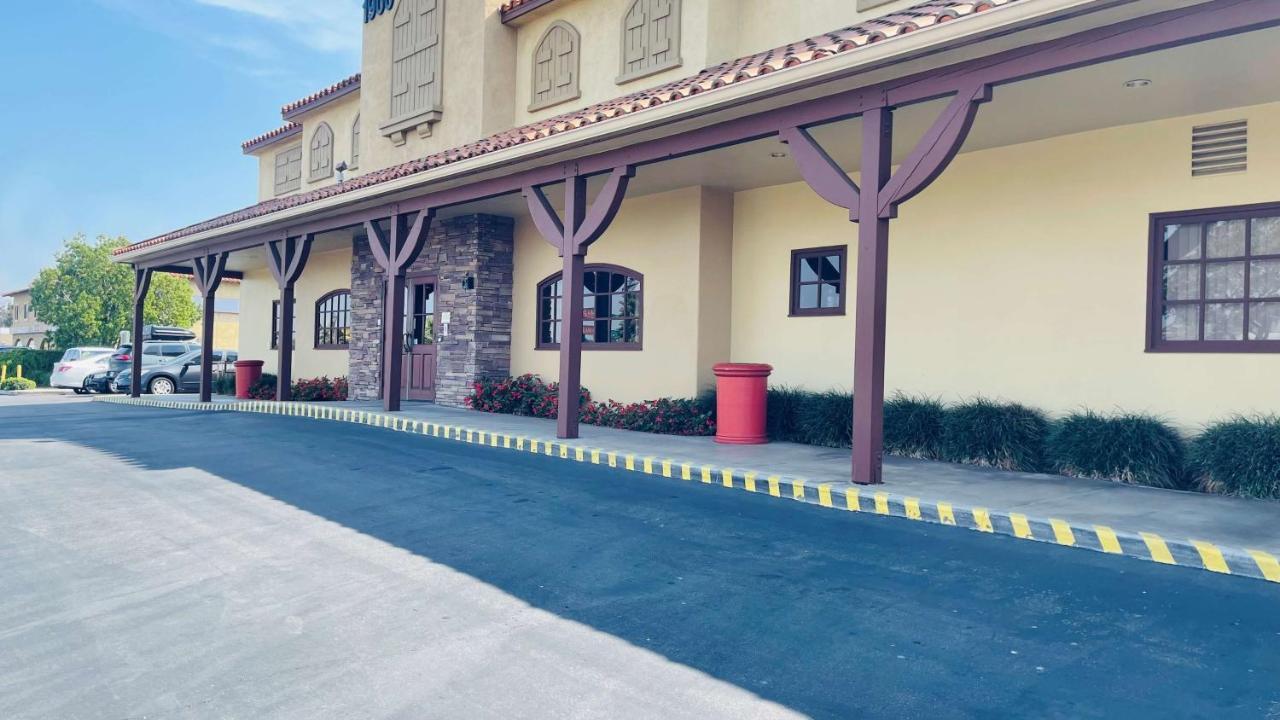 Best Western Corona Hotel & Suites Екстериор снимка