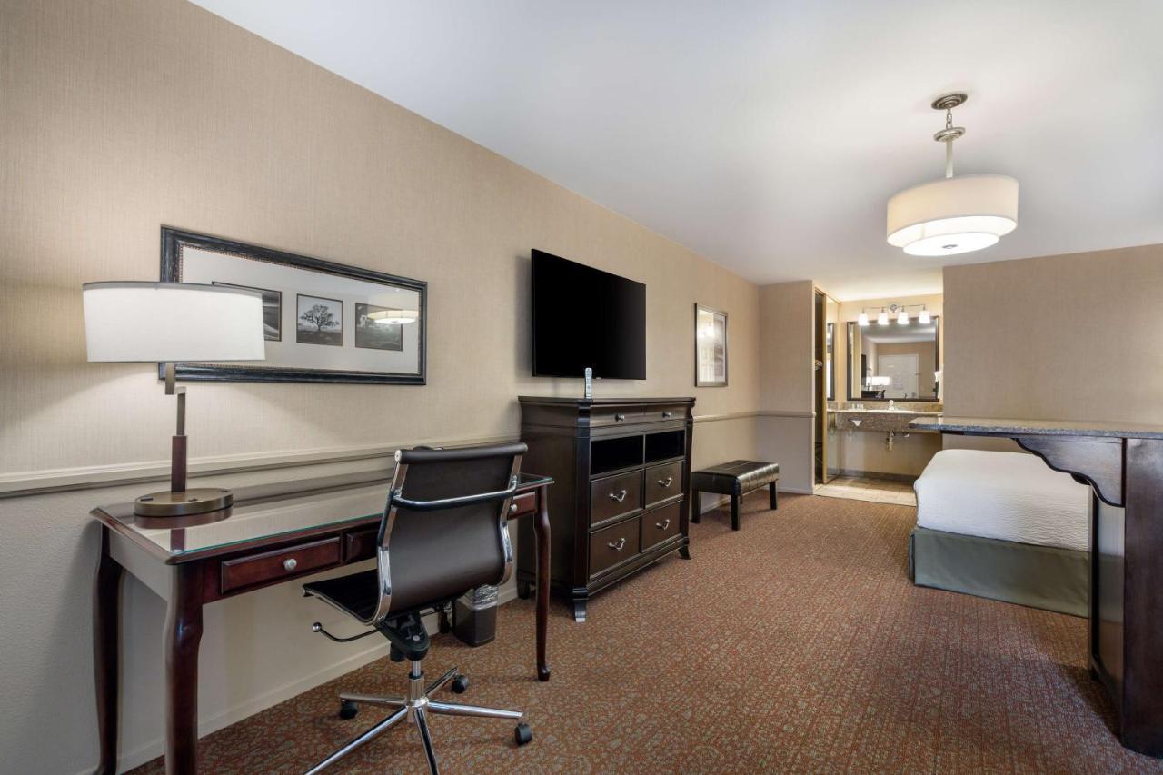Best Western Corona Hotel & Suites Екстериор снимка