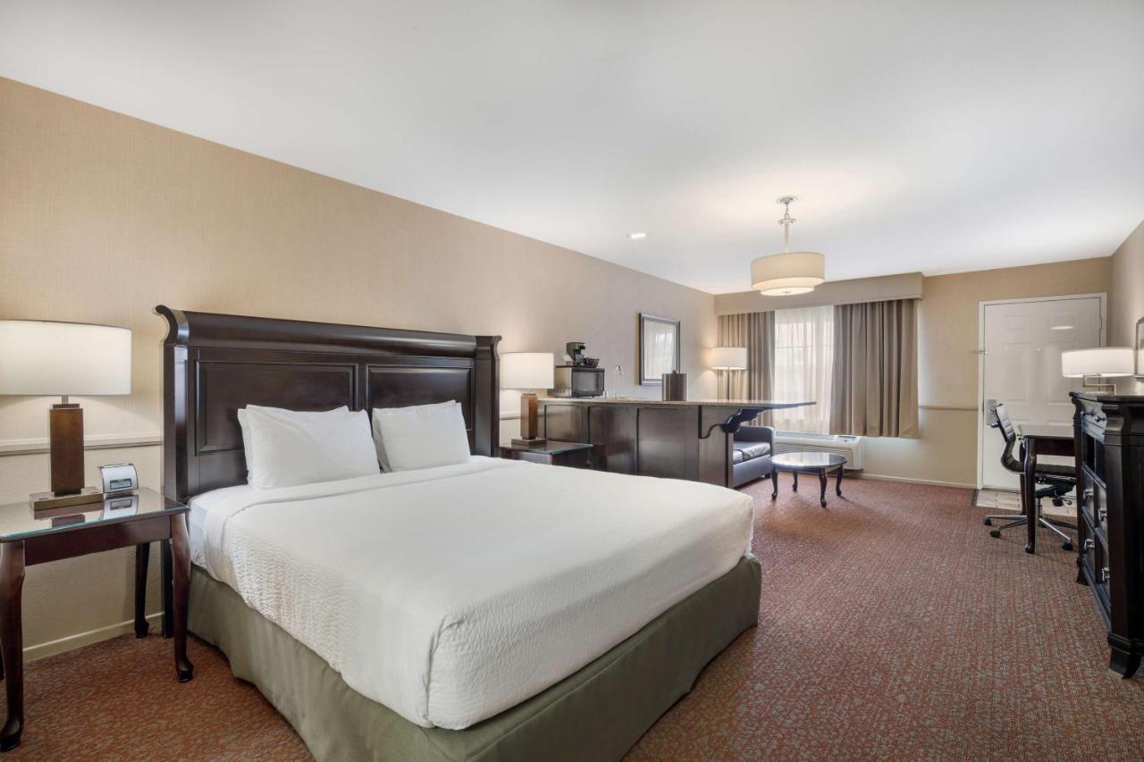 Best Western Corona Hotel & Suites Екстериор снимка