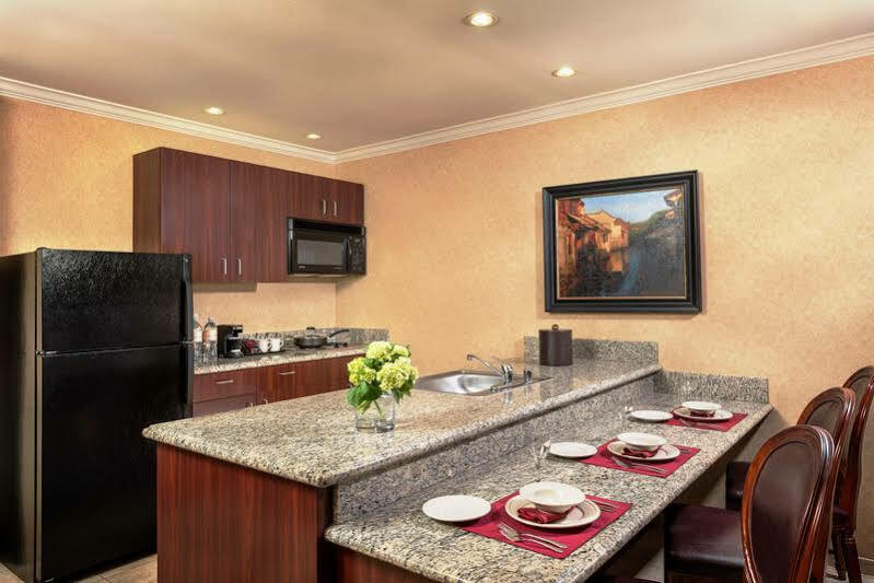 Best Western Corona Hotel & Suites Екстериор снимка